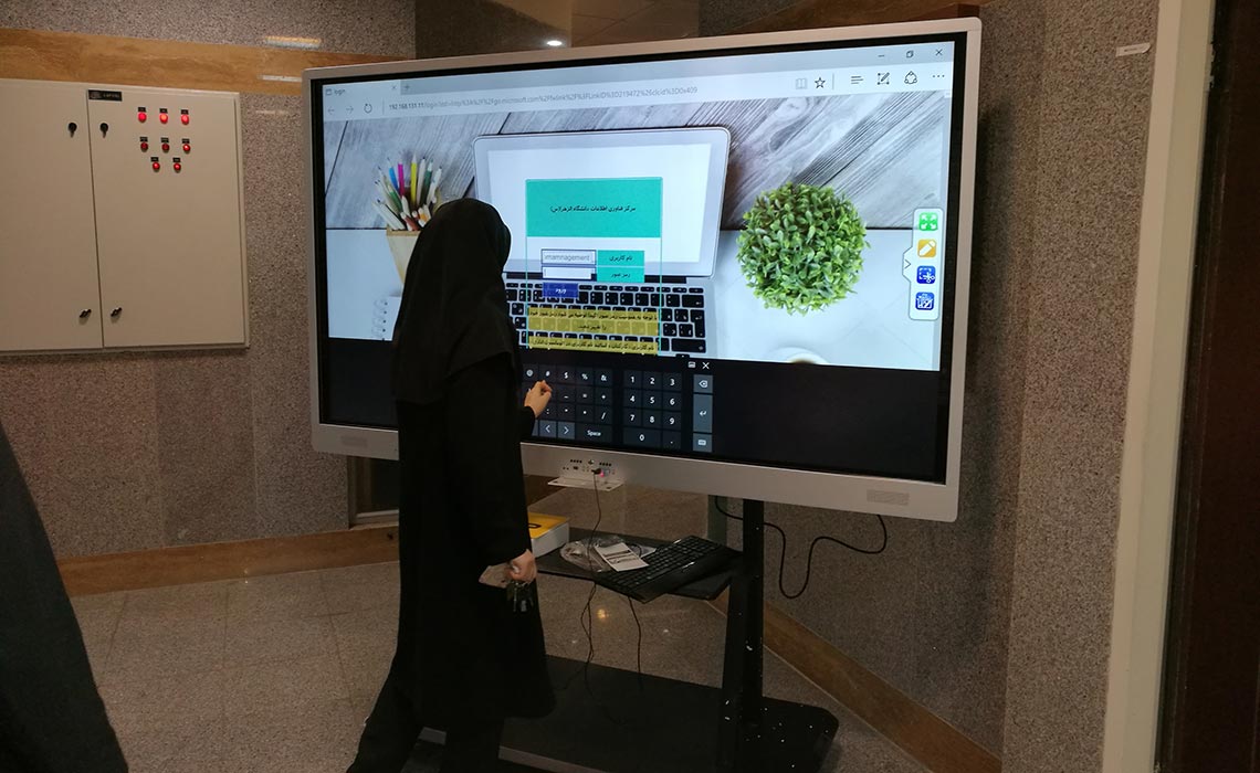 نمایشگر لمسی 86 اینچی (آل این وان) کاواک در دانشکده علوم اجتماعی و اقتصادی دانشگاه الزهرا