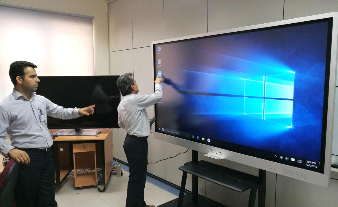 نصب، راه اندازی و پشتیبانی کامپیوترهای لمسی کاواک 86 اینچی در شرکت پتروشیمی نوری ( برزویه )