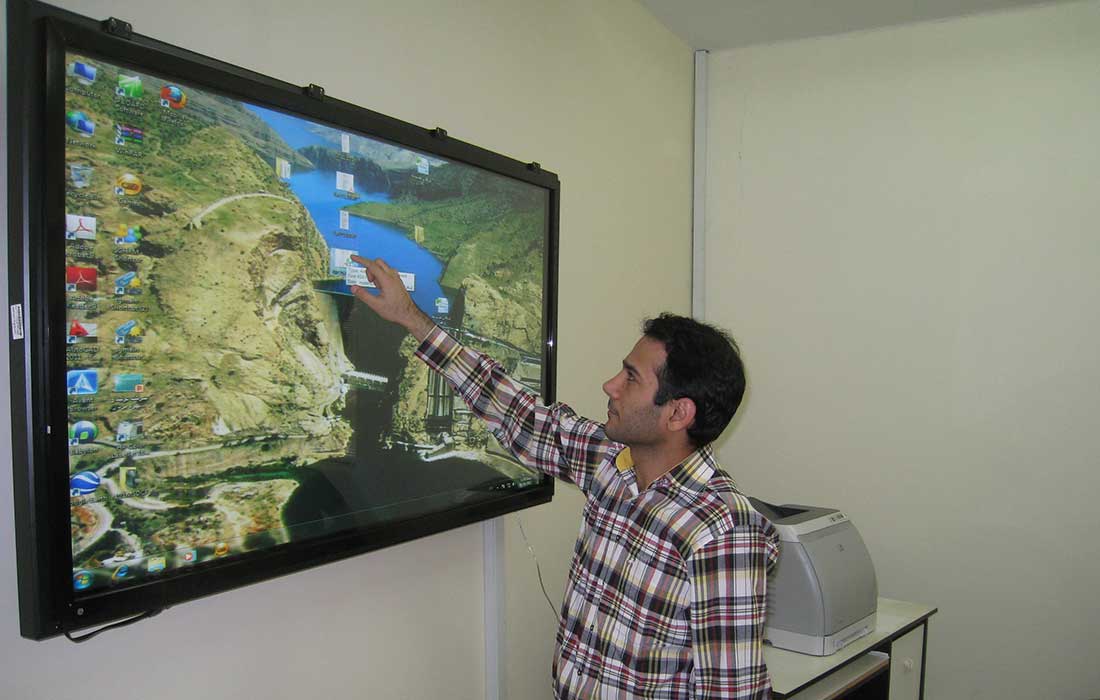 Abbaspour Damm 65 inch IR Touch Screen 2