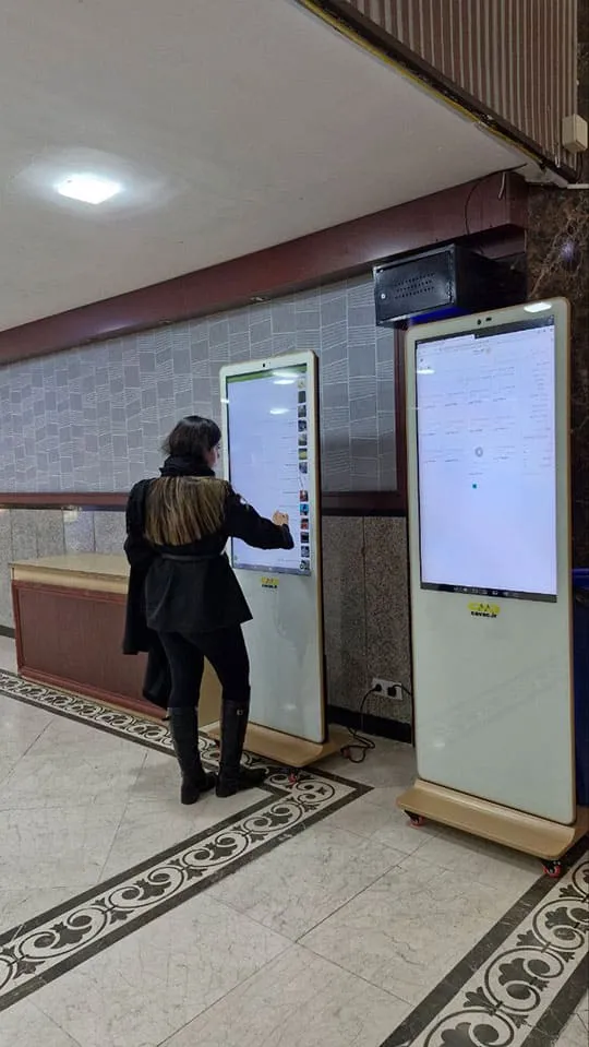 استند لمسی 43 اینچی