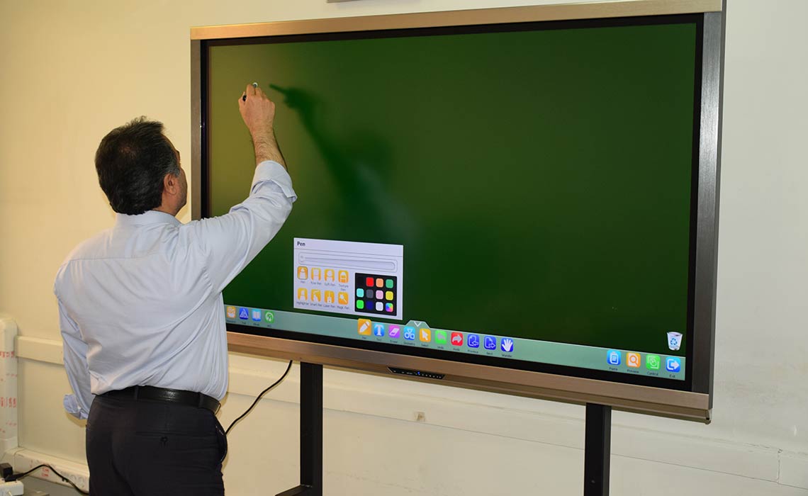 کامپیوتر لمسی 65 اینچی کاواک - دفتر مدیران ارشد شرکت ارتباطات زیرساخت